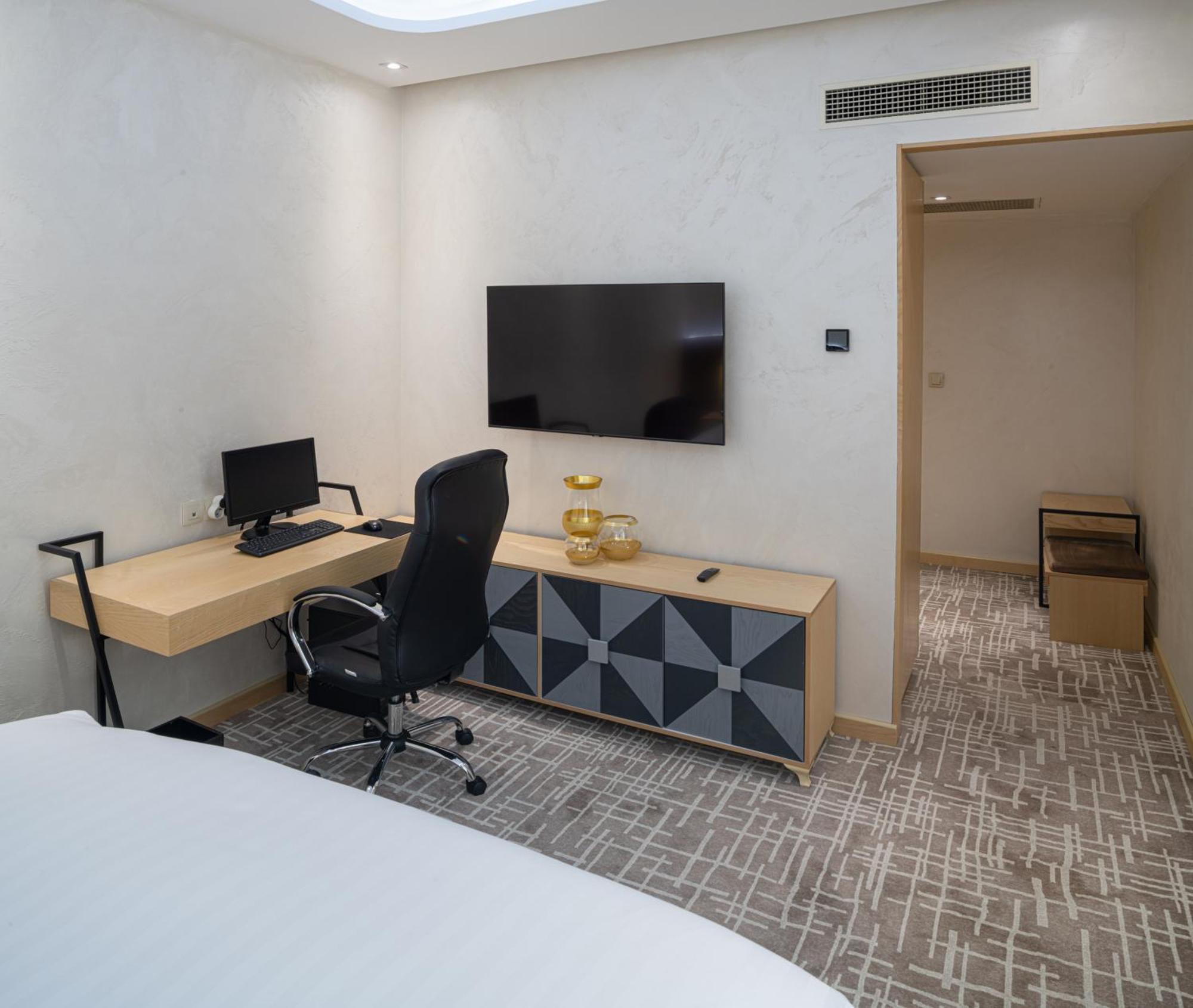 Lotte City Hotels Tashkent Palace Exterior photo