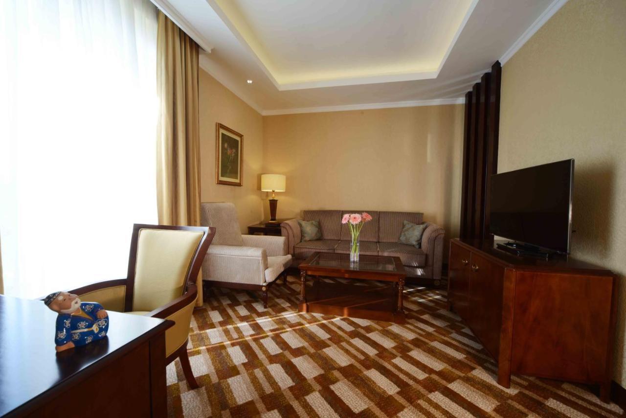 Lotte City Hotels Tashkent Palace Exterior photo